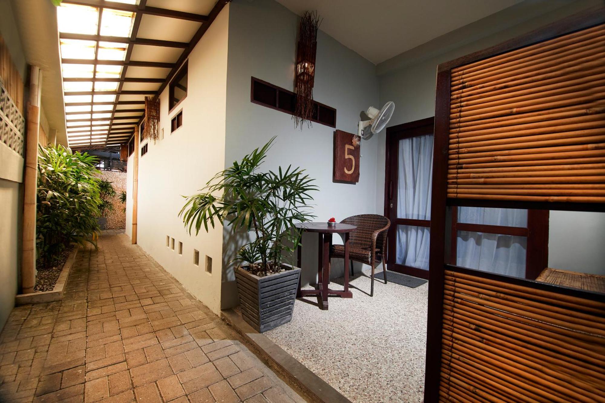 Cocotinos Lembeh A Boutique Dive Lodge Bitung Exterior foto